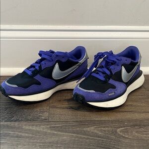 Nike Black and Purple Running Shoes with Silver Swoosh